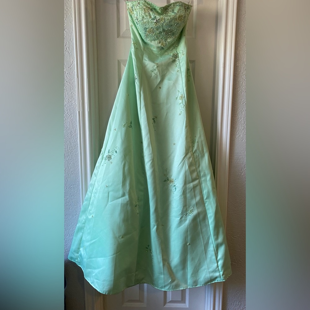 Brand: MY Fashion Size: 6 Color: Lily Pad